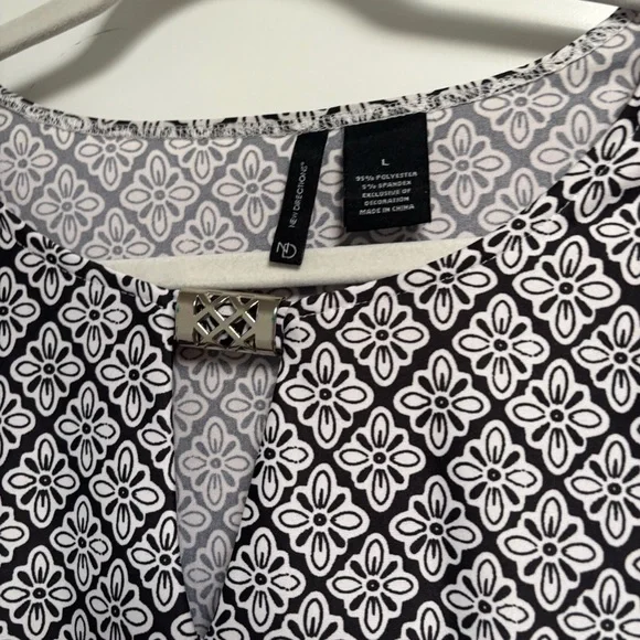 Patterned Women's Top with Multicolor Design - Picture 3 of 6